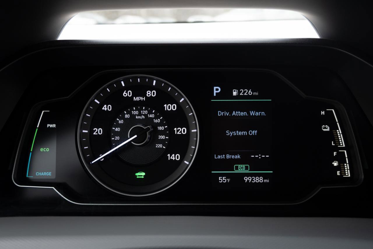 Used 2020 Hyundai Ioniq Blue FWD image 32