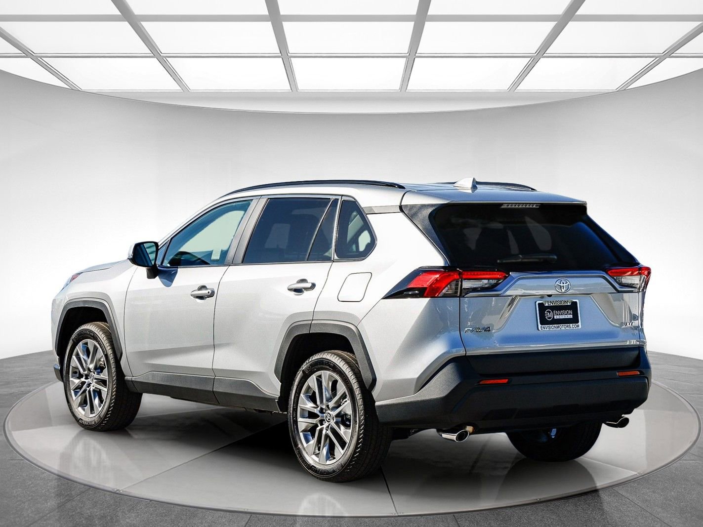 Used 2025 Toyota RAV4 XLE Premium FWD image 2