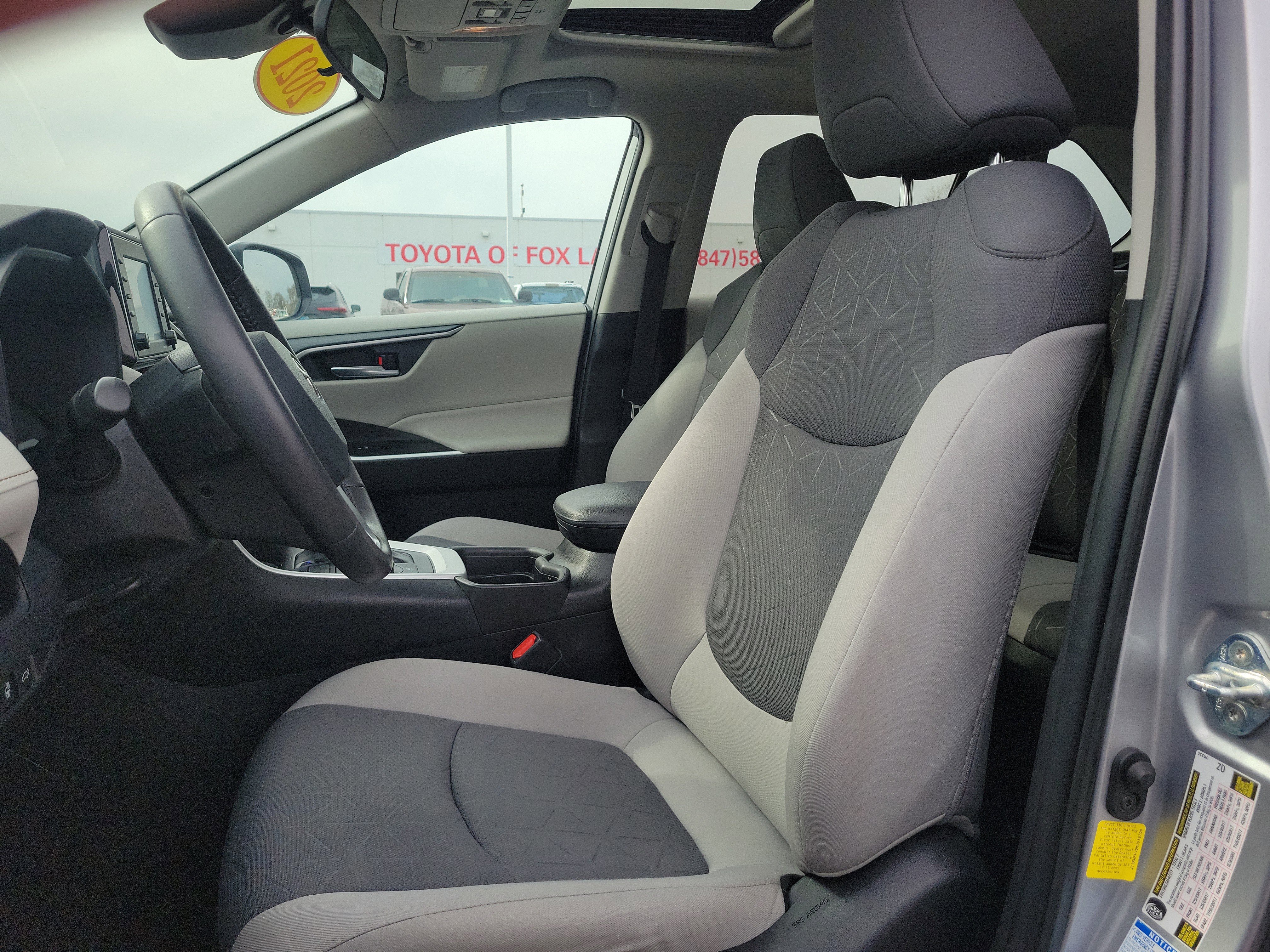 Used 2021 Toyota RAV4 XLE w/ Convenience Package image 18