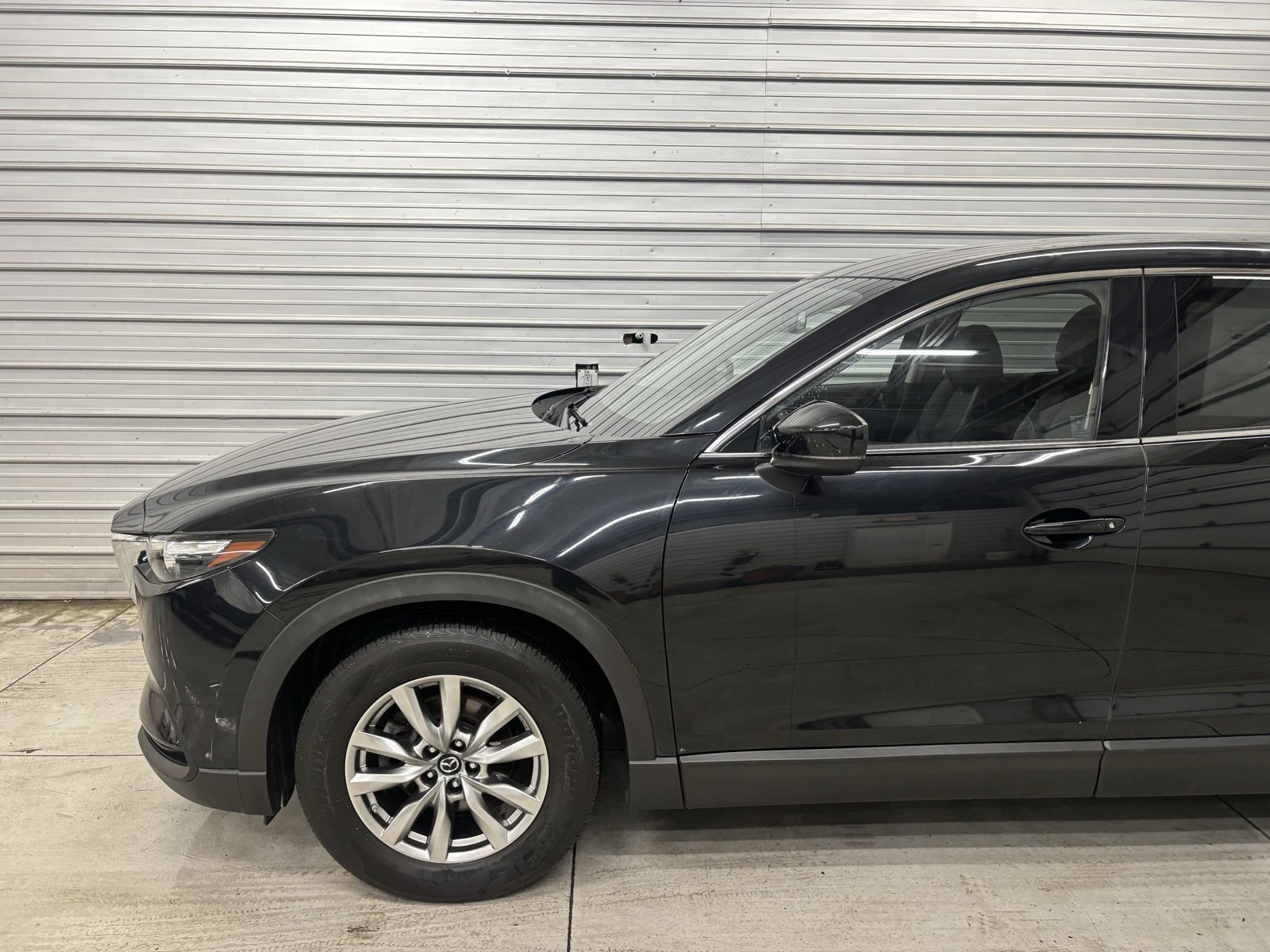 Used 2018 MAZDA CX-9 Touring w/ Touring Premium Package image 3