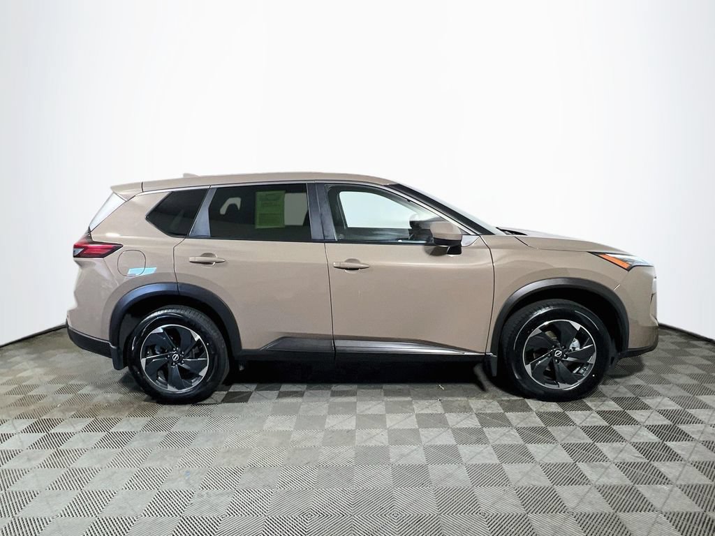 Used 2025 Nissan Rogue SV AWD/4WD image 8