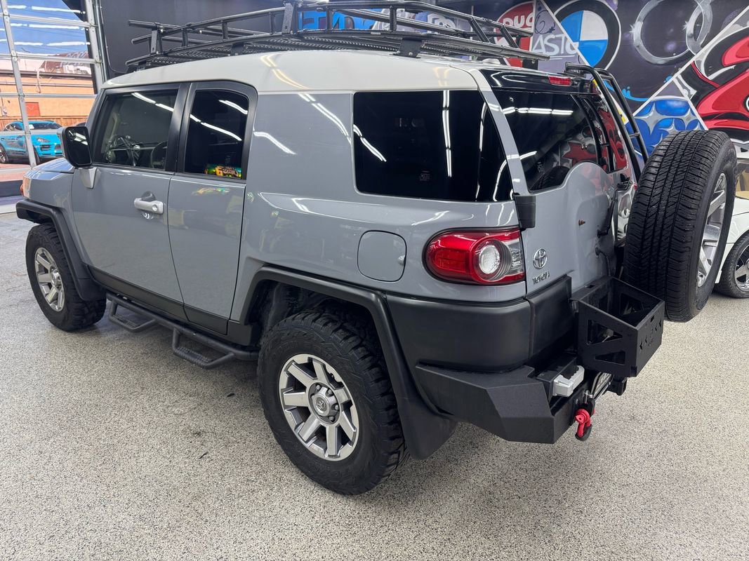 Used 2014 Toyota FJ Cruiser 4WD w/ Convenience Package image 3