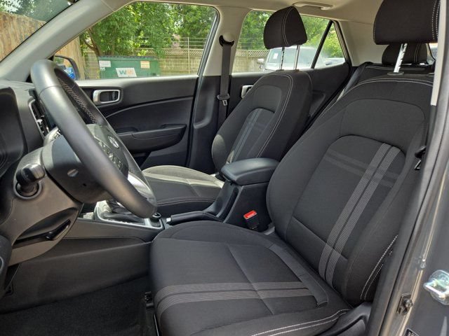Used 2025 Hyundai Venue SEL FWD image 24