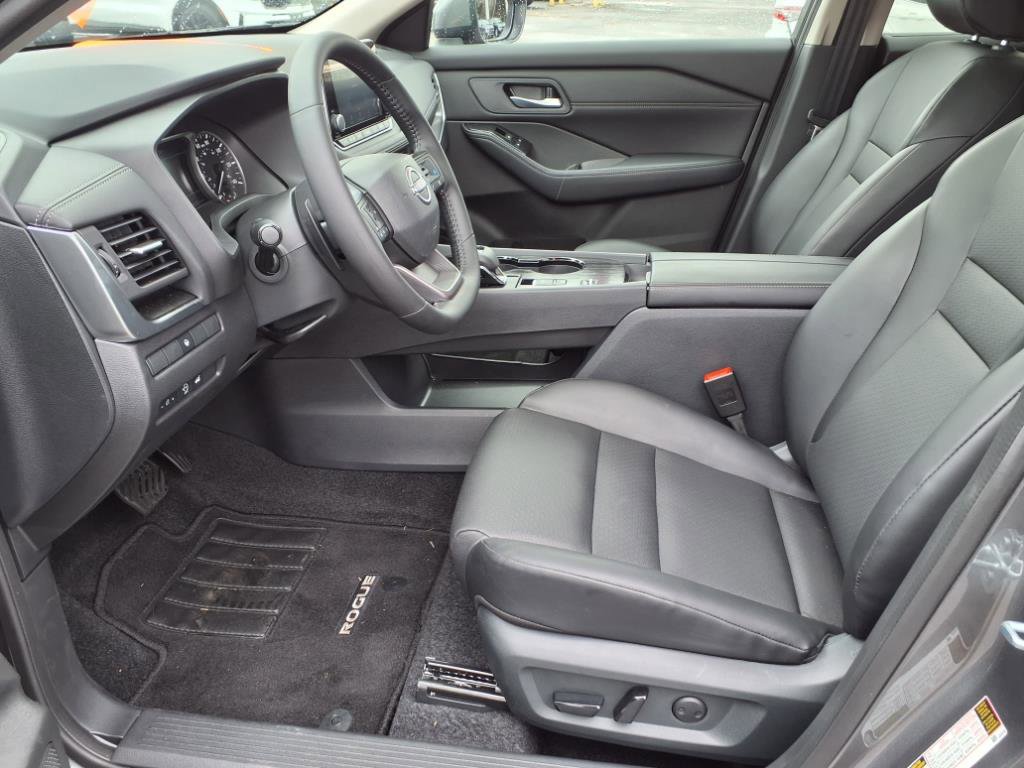Certified 2025 Nissan Rogue SV w/ SV Premium Package image 7
