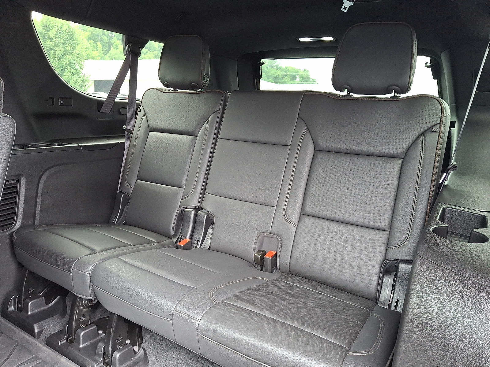 Used 2024 Chevrolet Suburban High Country w/ Premium Package AWD/4WD image 11