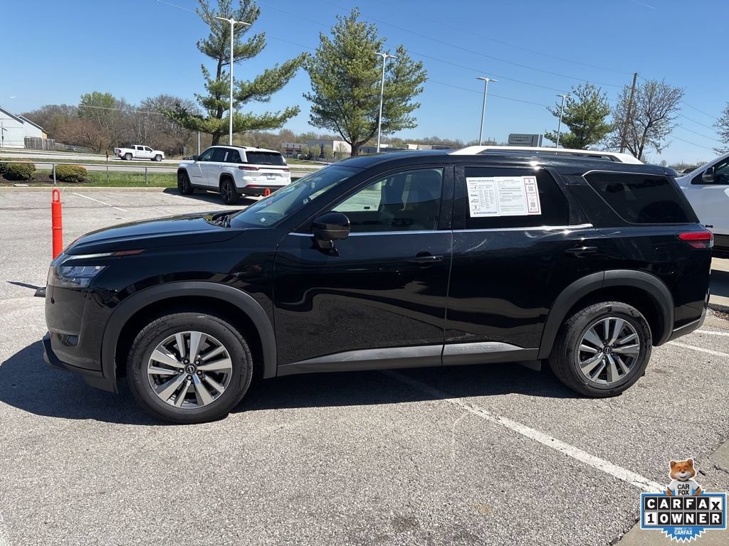 Used 2025 Nissan Pathfinder SL FWD image 16