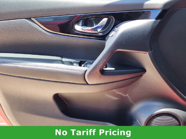 Used 2022 Nissan Rogue Sport SL AWD/4WD image 23