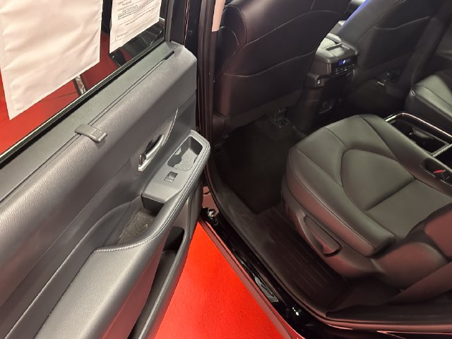Used 2025 Toyota Grand Highlander AWD image 12