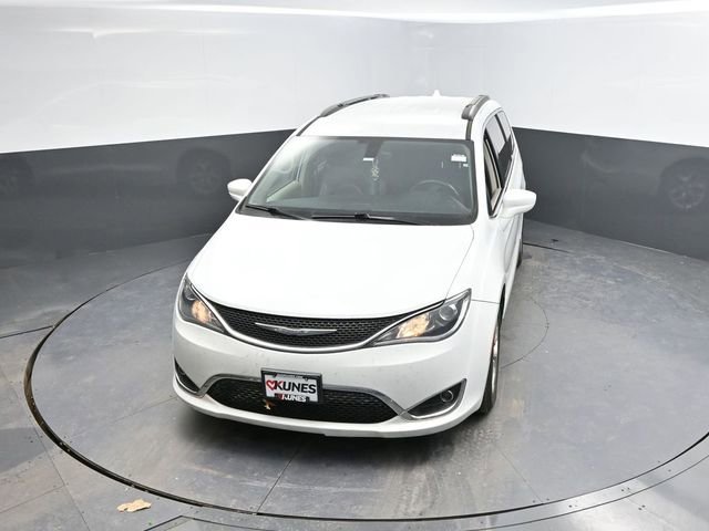 Used 2017 Chrysler Pacifica Touring-L w/ Tire & Wheel Group image 32