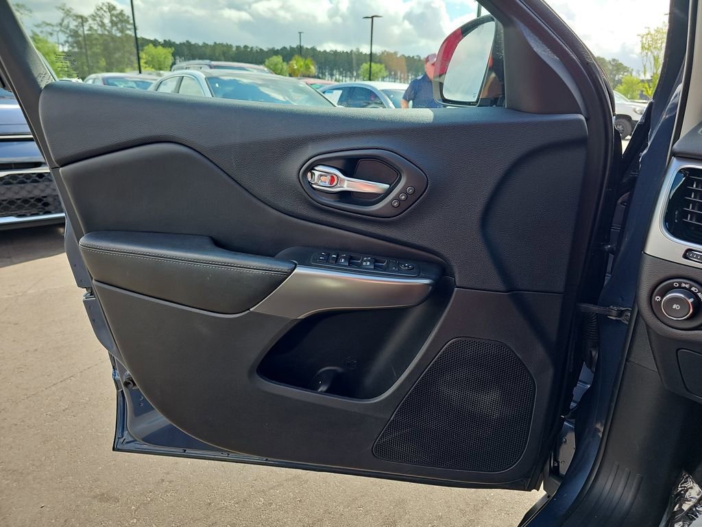 Used 2019 Jeep Cherokee Limited AWD/4WD image 30