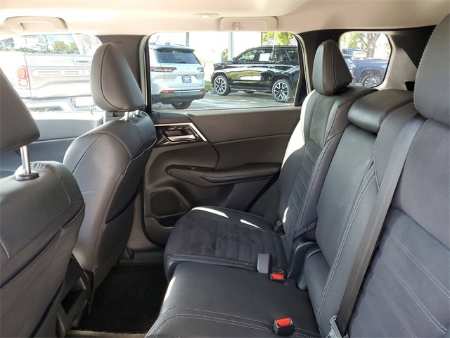 Used 2022 Mitsubishi Outlander SE image 15