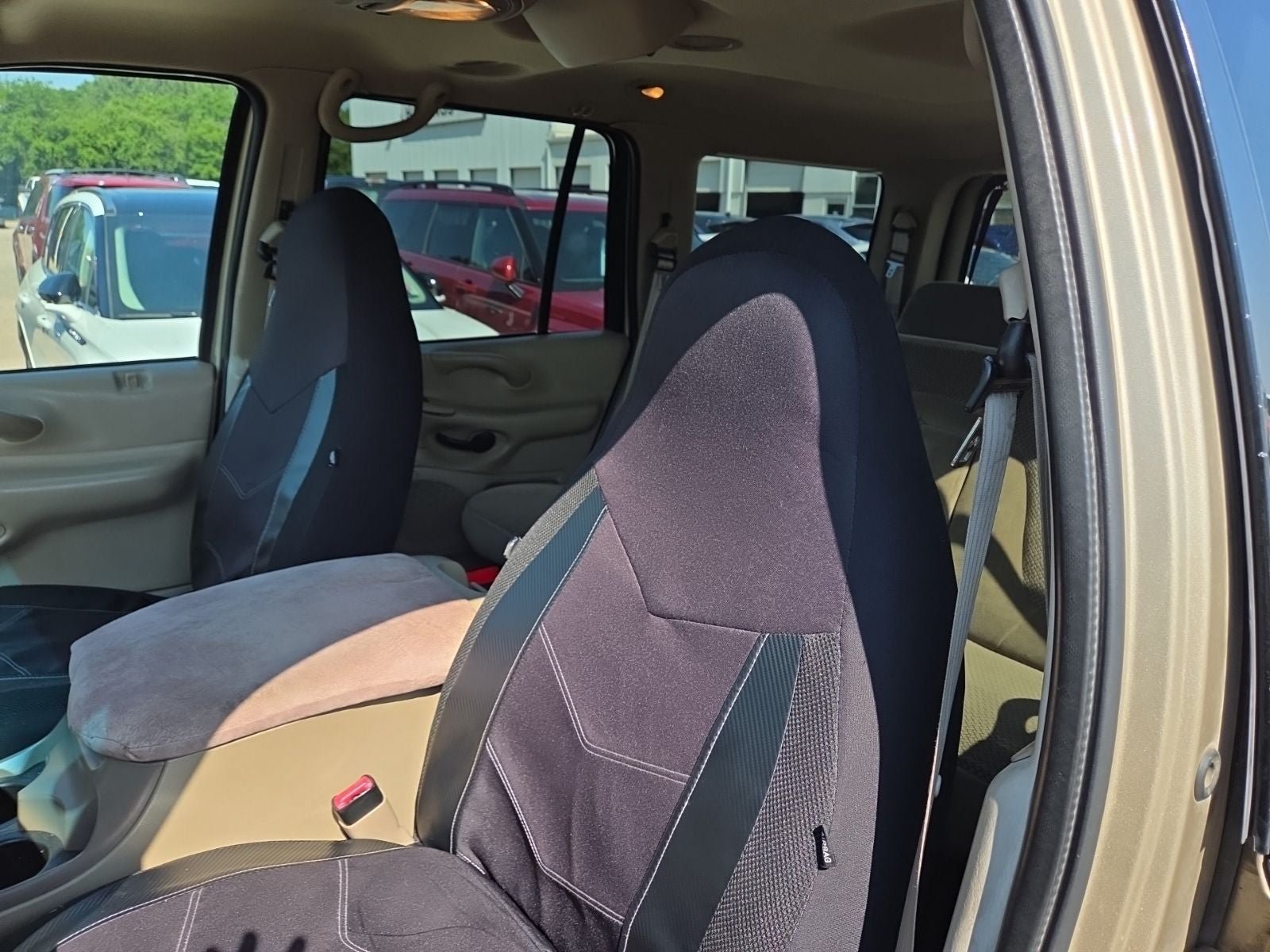 Used 2000 Ford Expedition XLT AWD/4WD image 9