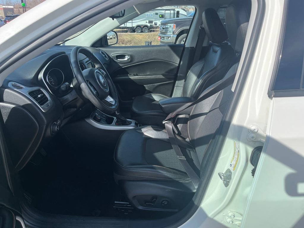 Used 2018 Jeep Compass Latitude w/ Cold Weather Group image 12
