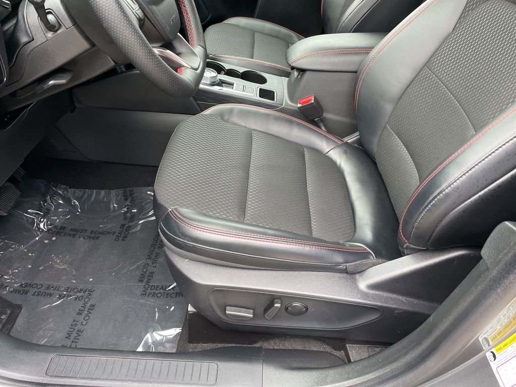 Used 2025 Ford Escape ST-Line w/ Equipment Group 301A image 8