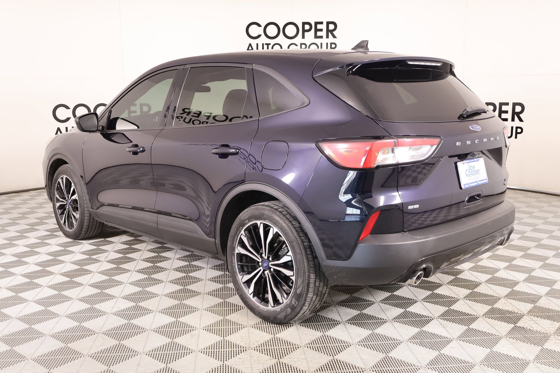 Used 2021 Ford Escape SE w/ SE Sport Appearance Package image 22