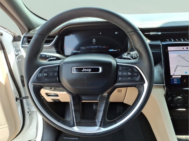 Used 2023 Jeep Grand Cherokee Limited w/ Luxury Tech Group II AWD/4WD image 15