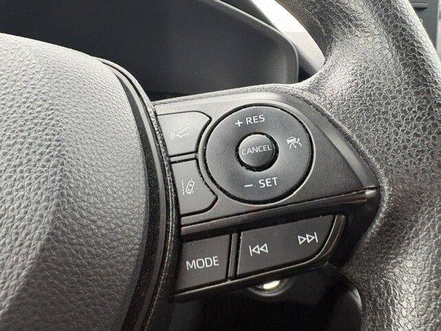 Used 2021 Toyota RAV4 XLE AWD/4WD image 18