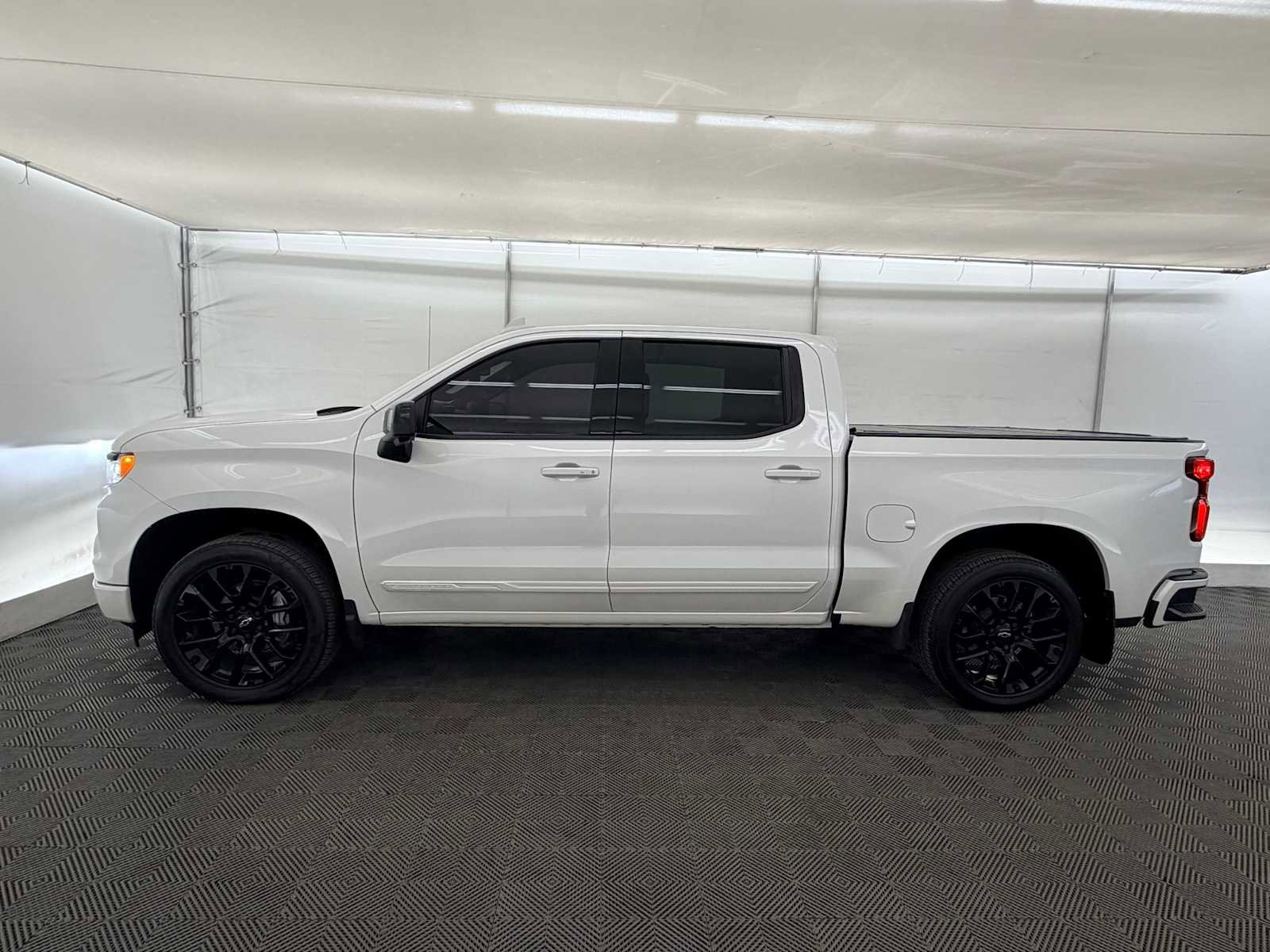 Used 2022 Chevrolet Silverado 1500 High Country image 3