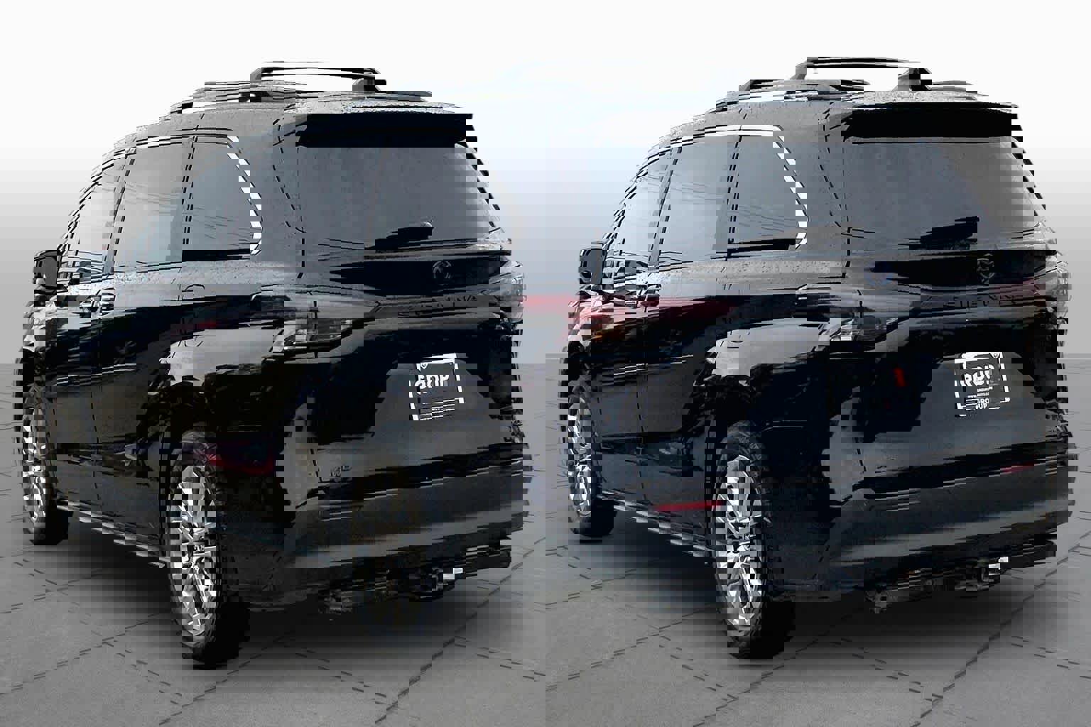 Used 2024 Toyota Sienna XLE Woodland Edition AWD/4WD image 12