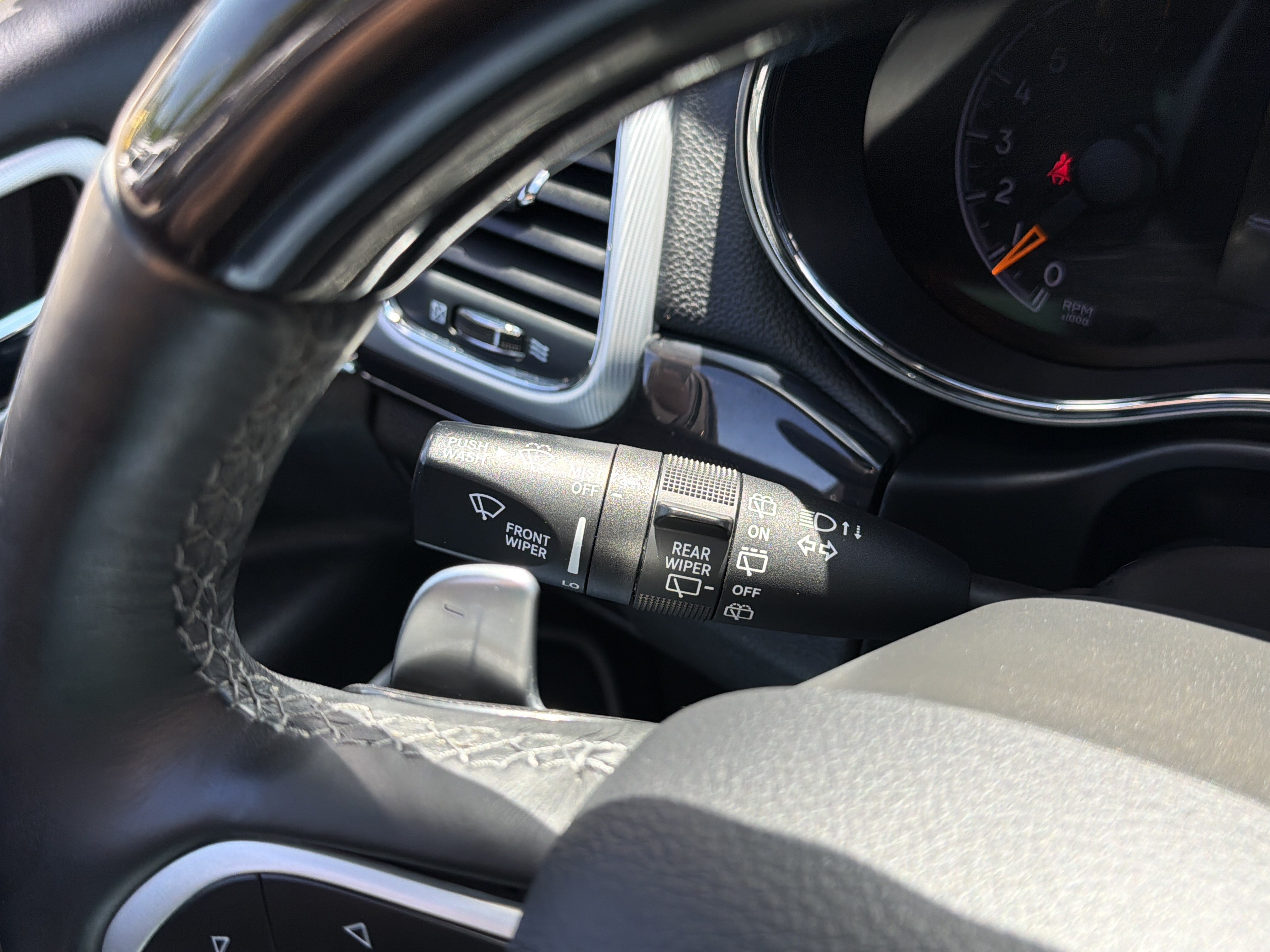Used 2019 Jeep Grand Cherokee Overland AWD/4WD image 23