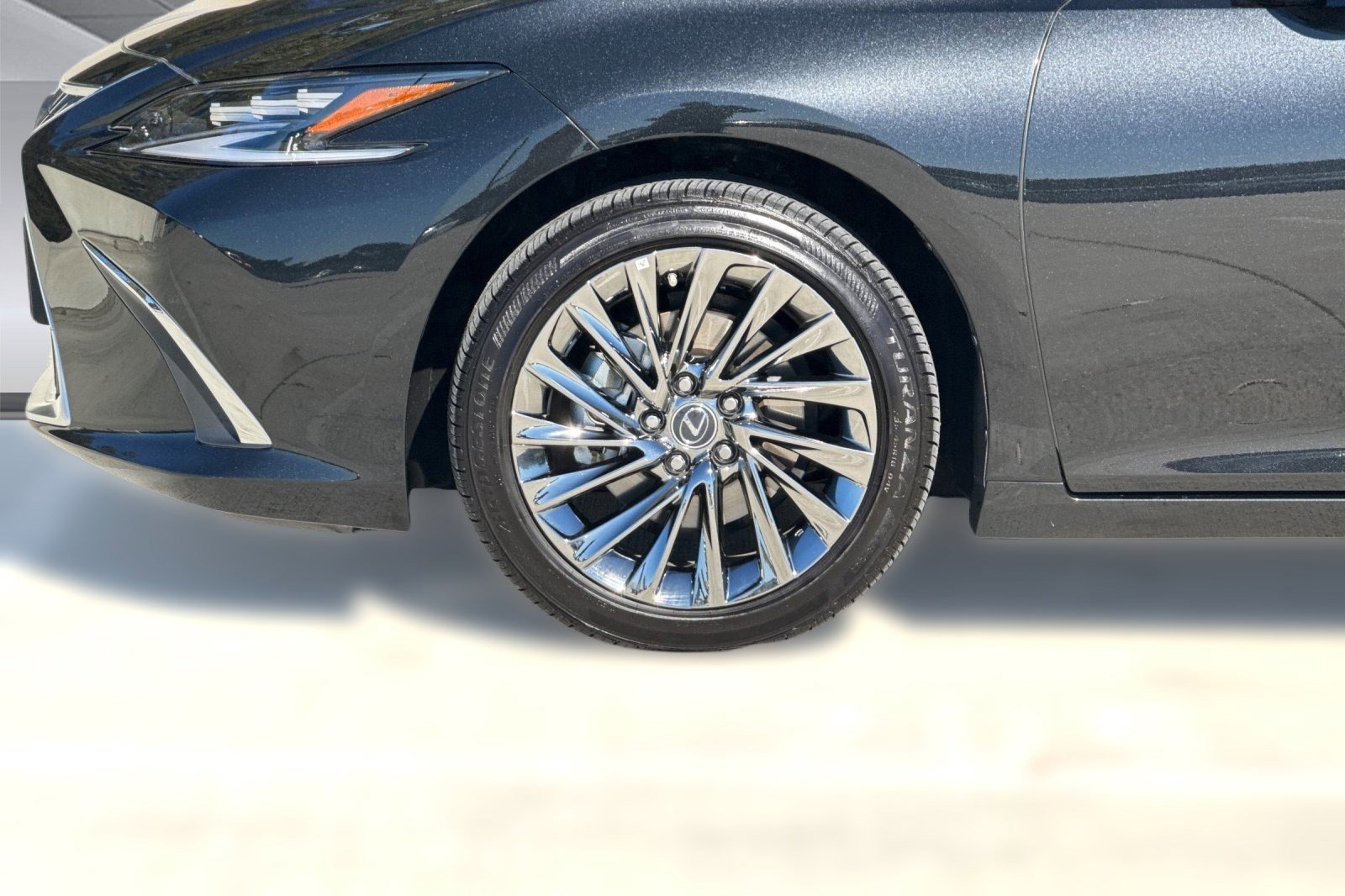 Used 2025 Lexus ES 300h w/ Luxury Package image 11
