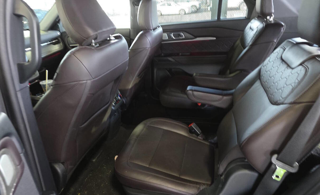 Used 2025 Ford Explorer Platinum w/ LUX Leather Package image 9