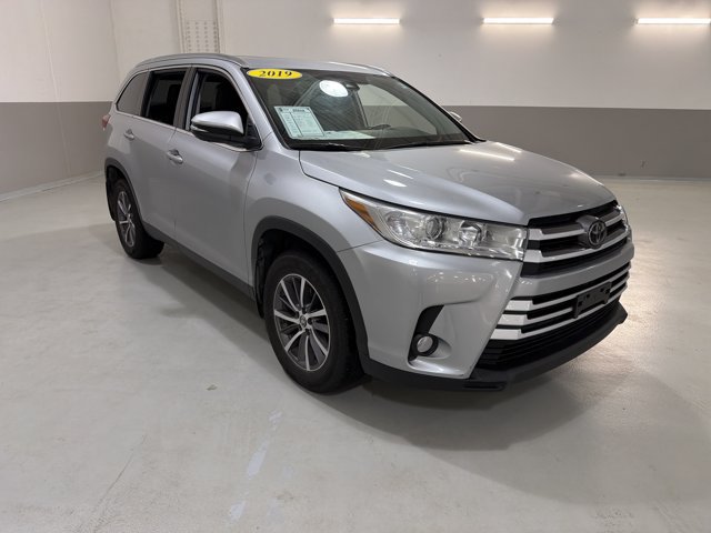 Used 2019 Toyota Highlander XLE AWD/4WD image 4