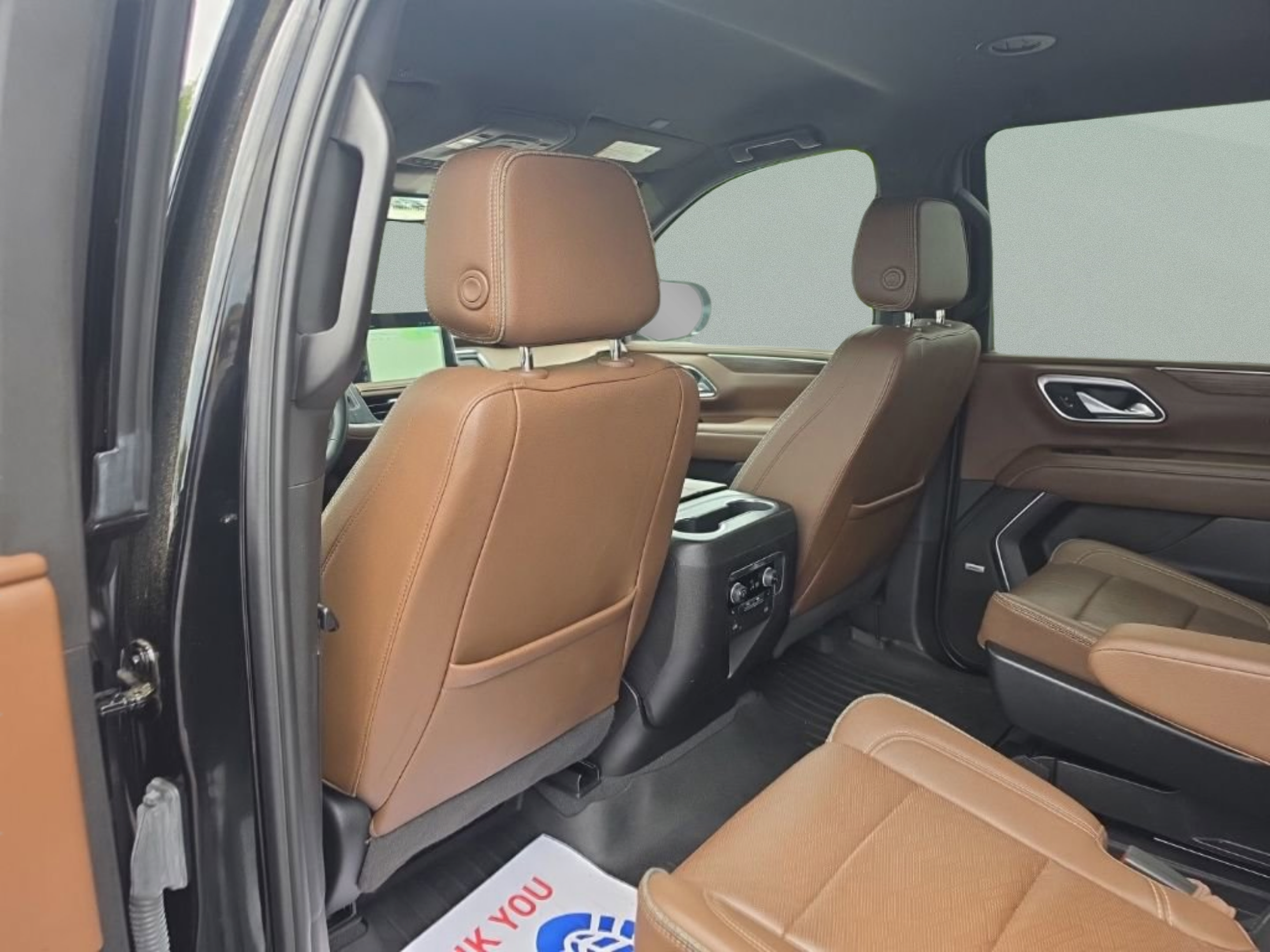 Used 2024 Chevrolet Suburban High Country RWD image 23