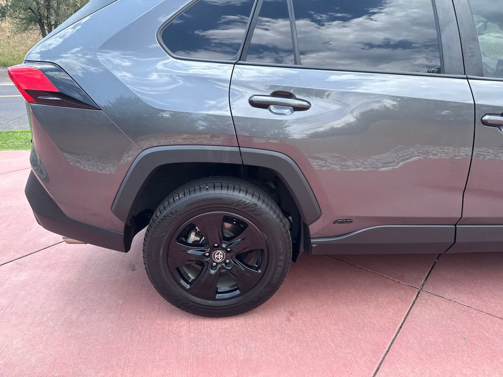 Used 2021 Toyota RAV4 LE AWD/4WD image 34