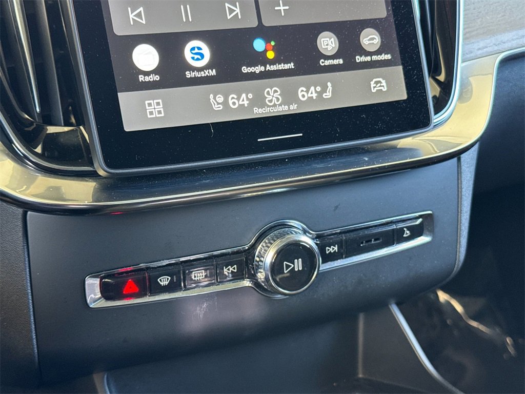 Certified 2025 Volvo XC90 B6 Plus image 21