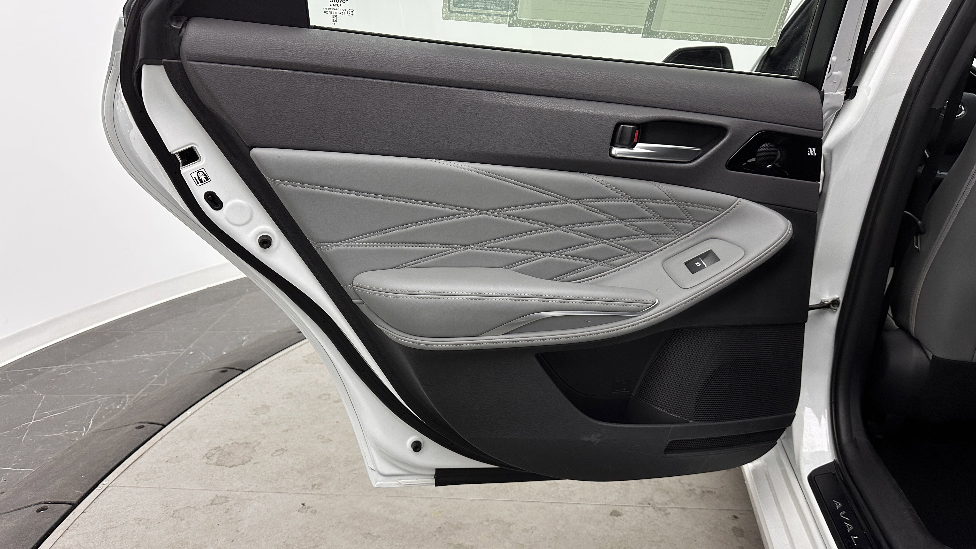 Used 2019 Toyota Avalon Limited w/ All Weather Liner Package image 28