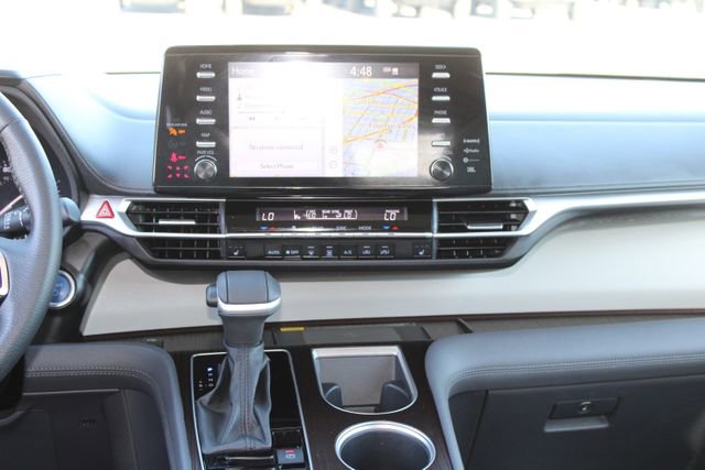 Used 2023 Toyota Sienna XLE w/ XLE Plus Package FWD image 12