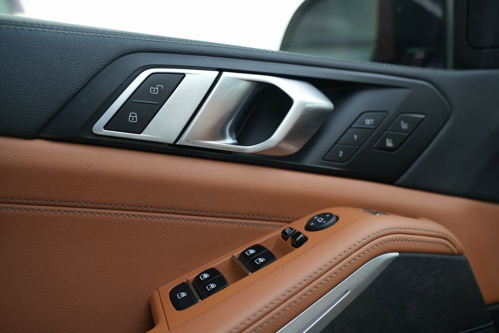 Used 2022 BMW X5 xDrive40i w/ Luxury Seating Package image 44