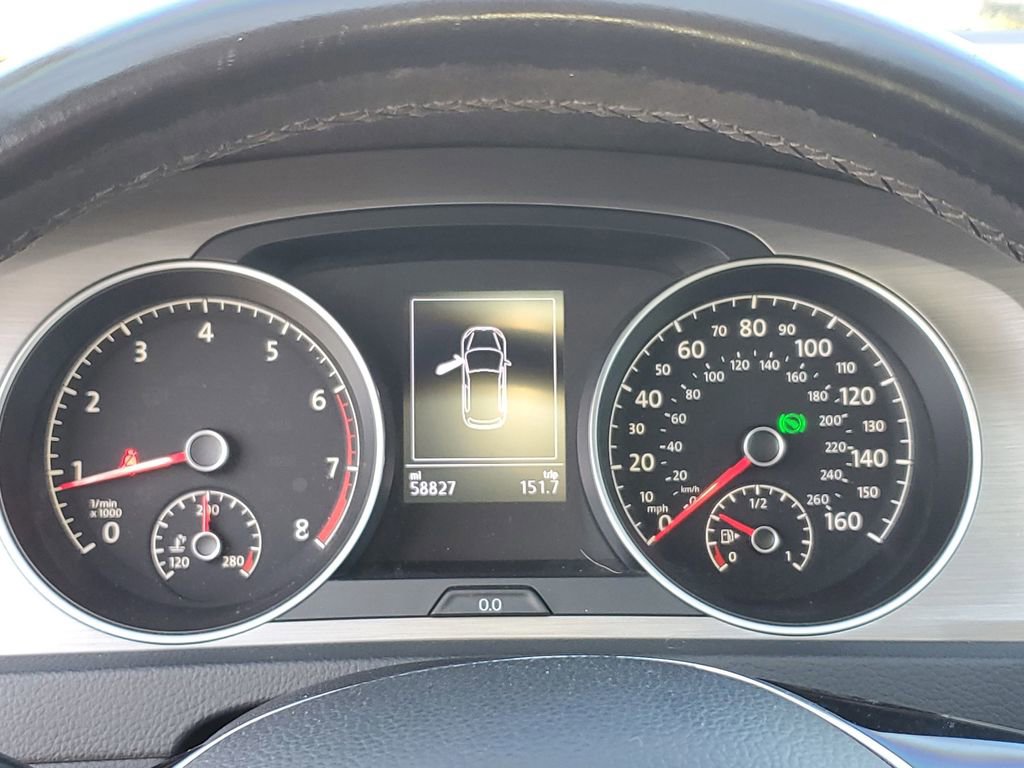 Used 2017 Volkswagen Golf S image 18