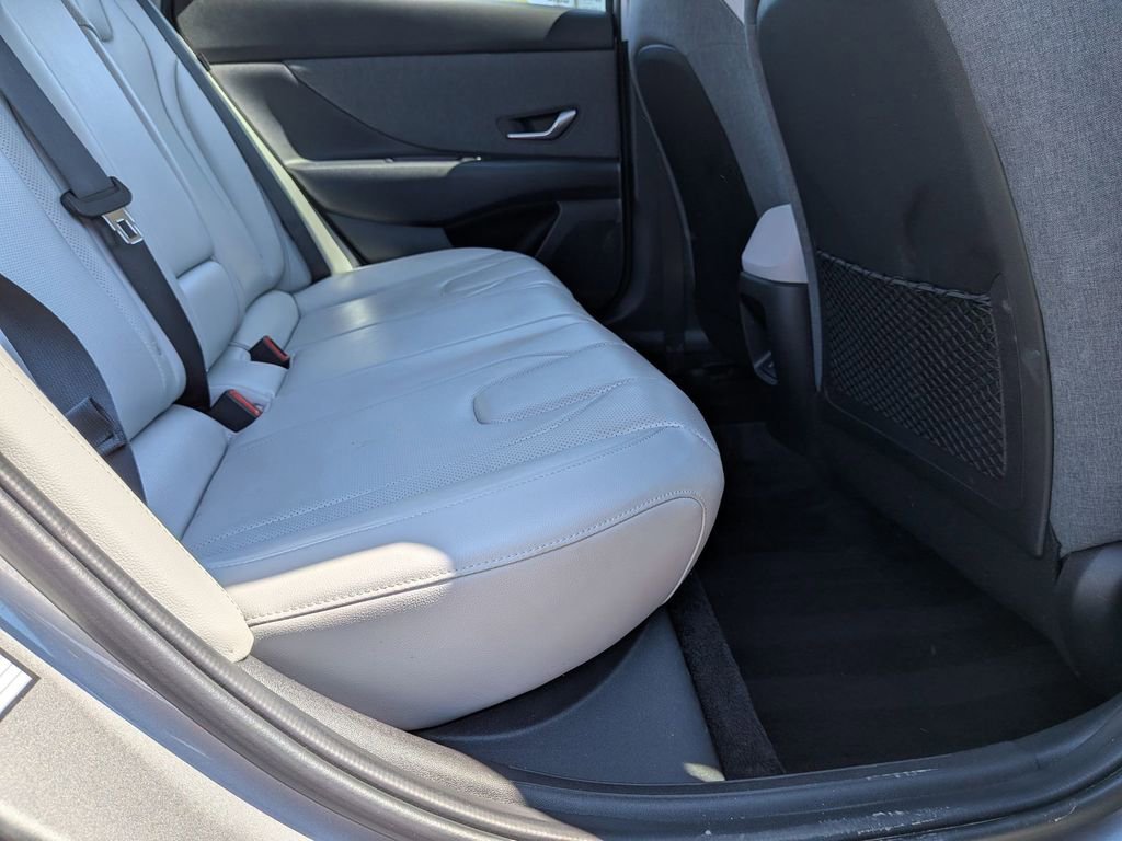 Used 2025 Hyundai Elantra Limited image 31