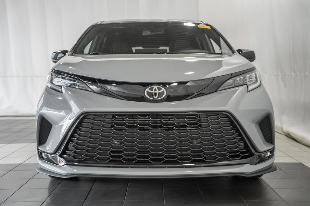 Used 2026 Toyota Sienna XSE image 2