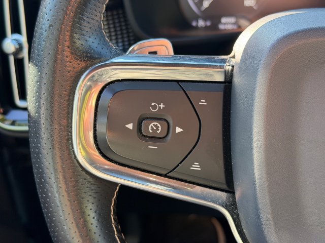 Used 2020 Volvo XC40 T5 R-Design AWD/4WD image 32