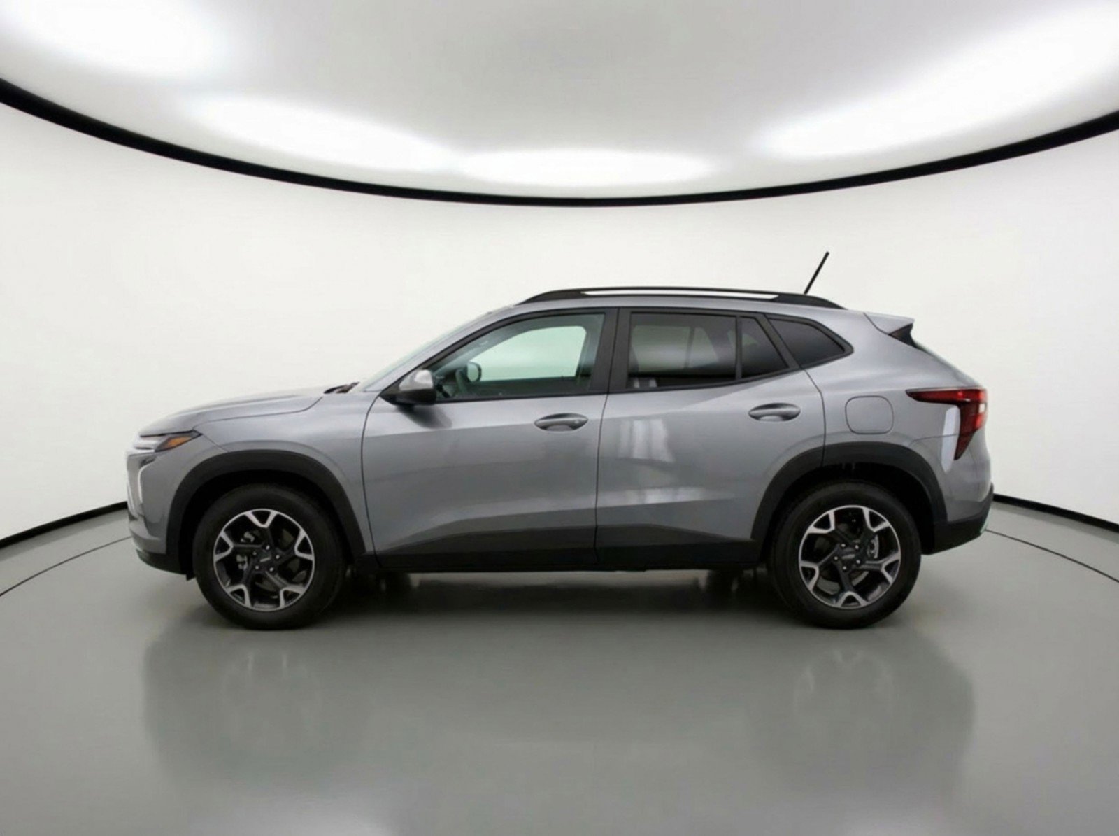 Used 2025 Chevrolet Trax LT w/ LT Convenience Package FWD image 5