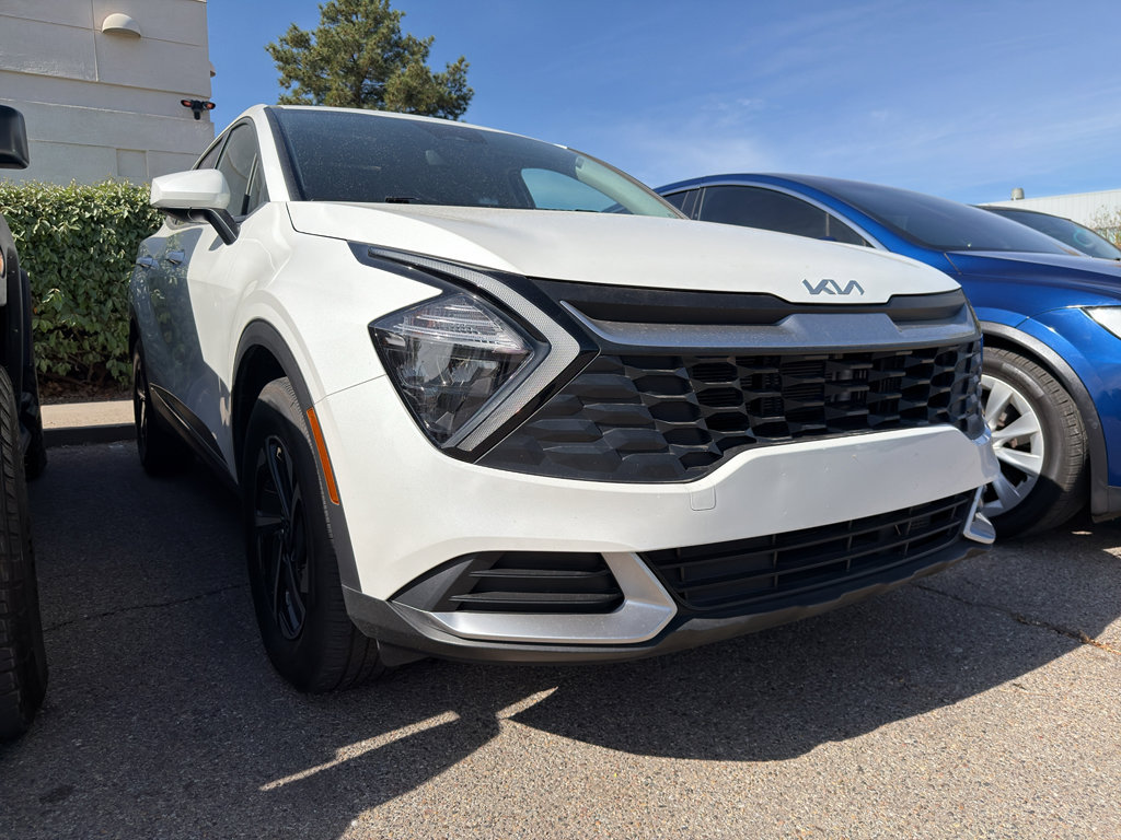 Used 2023 Kia Sportage LX image 4