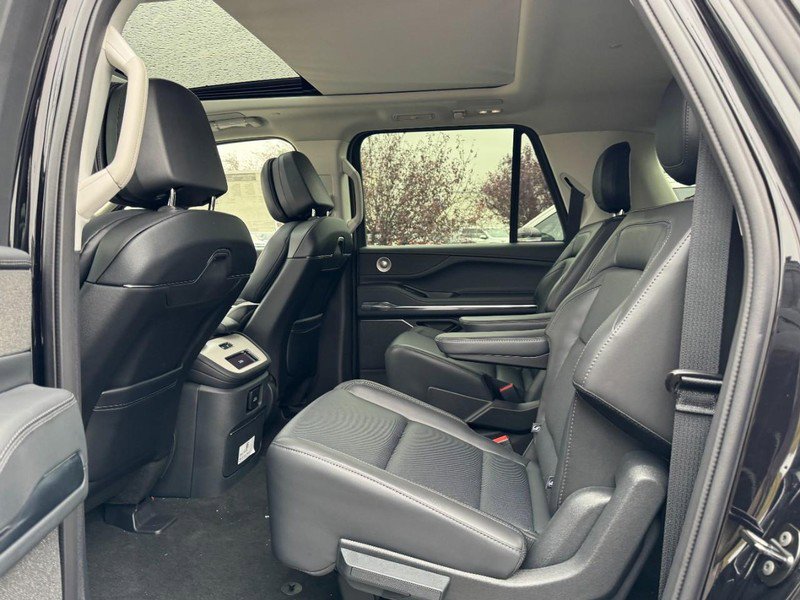 New 2025 Lincoln Navigator L Reserve image 12