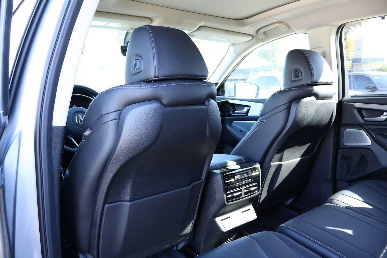 Certified 2026 Acura MDX w/ Technology Package FWD image 12