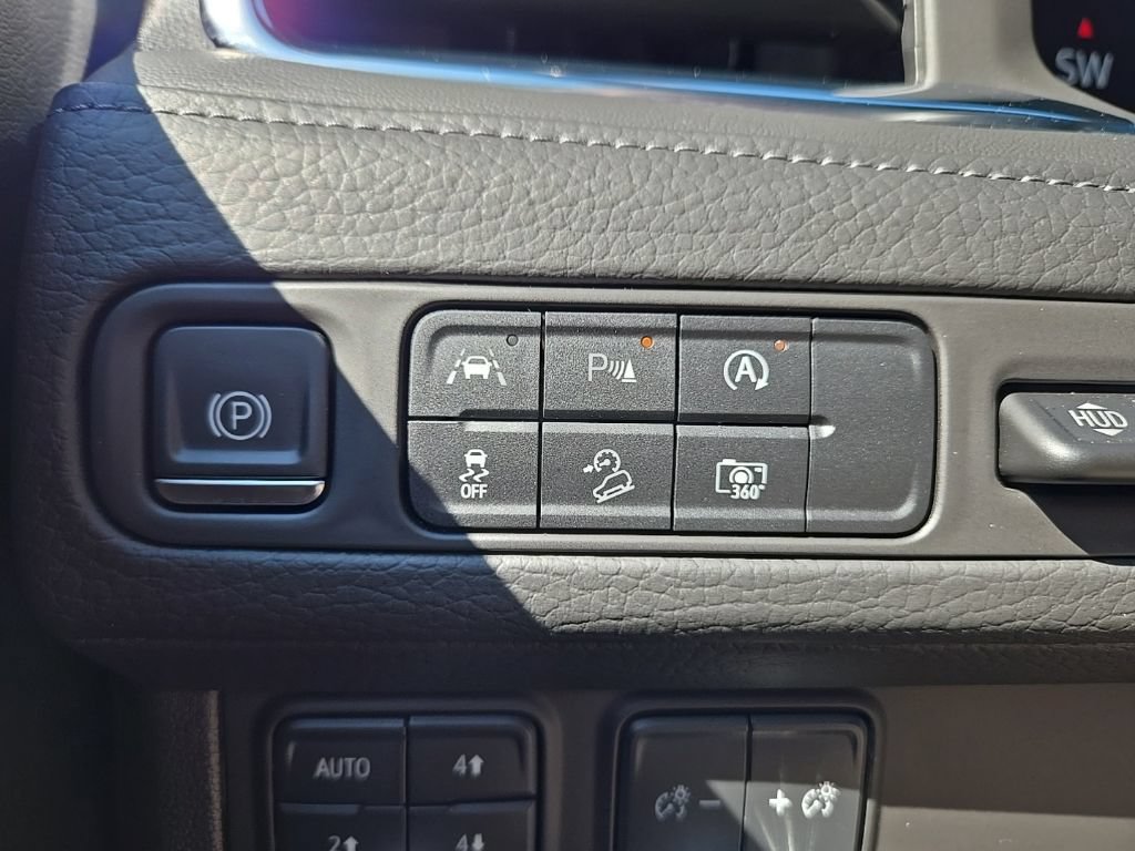 Used 2024 GMC Yukon XL Denali AWD/4WD image 21