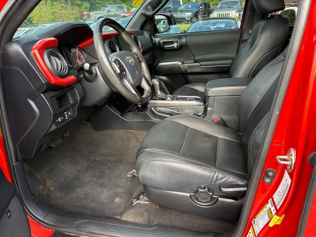 Used 2018 Toyota Tacoma TRD Sport AWD/4WD image 18