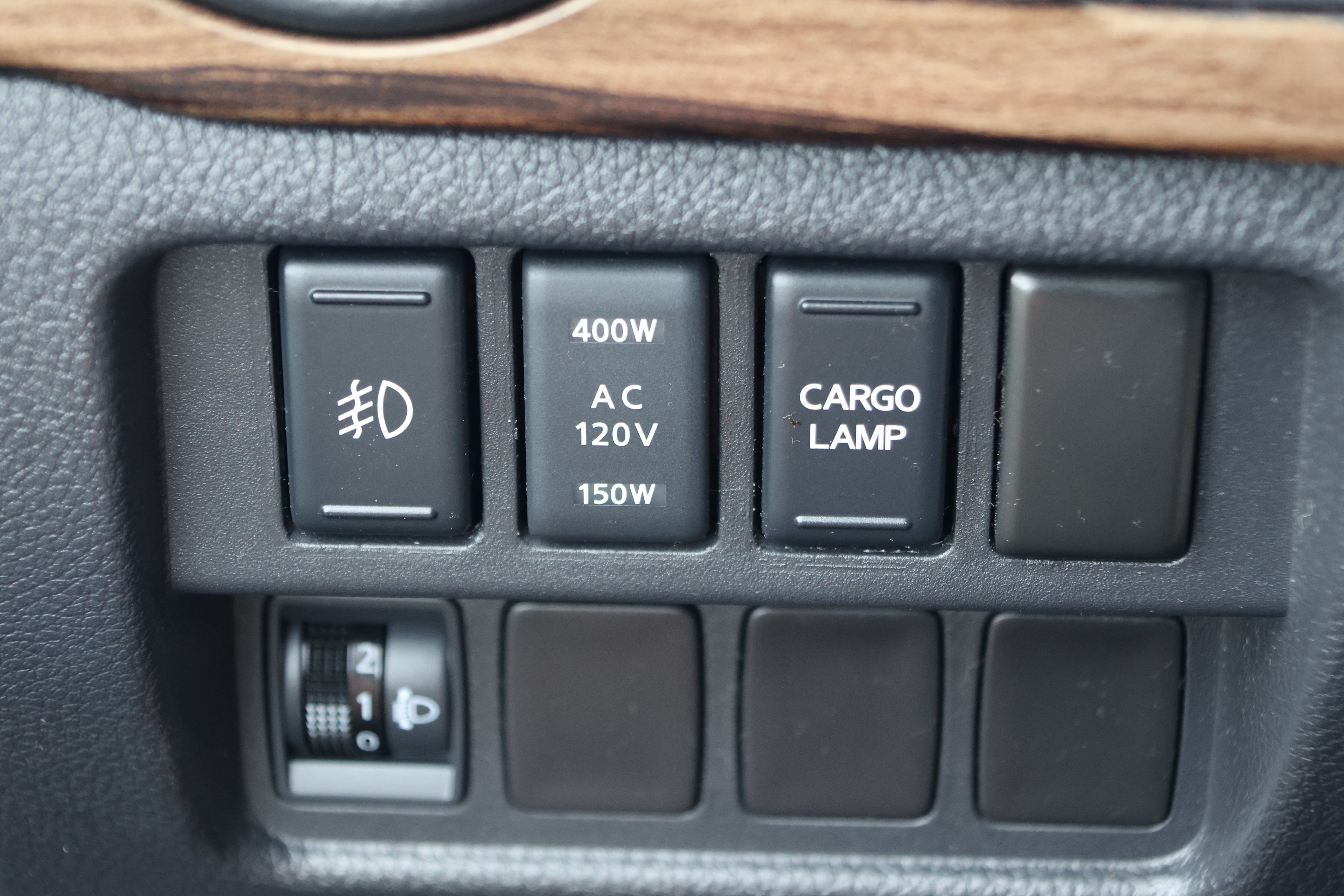 Used 2017 Nissan Titan SL w/ SL Towing Convenience Package AWD/4WD image 16