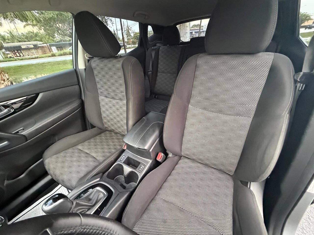 Used 2017 Nissan Rogue Sport SV w/ SV Premium Package FWD image 12