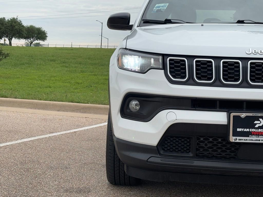 Used 2024 Jeep Compass Latitude AWD/4WD image 4