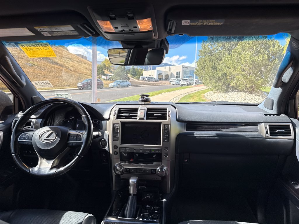 Used 2021 Lexus GX 460 Luxury w/ Sport Design Package AWD/4WD image 26