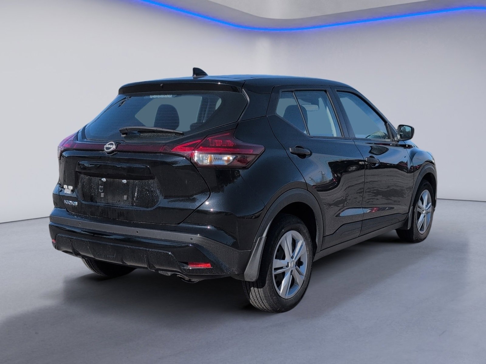 Used 2024 Nissan Kicks S image 3
