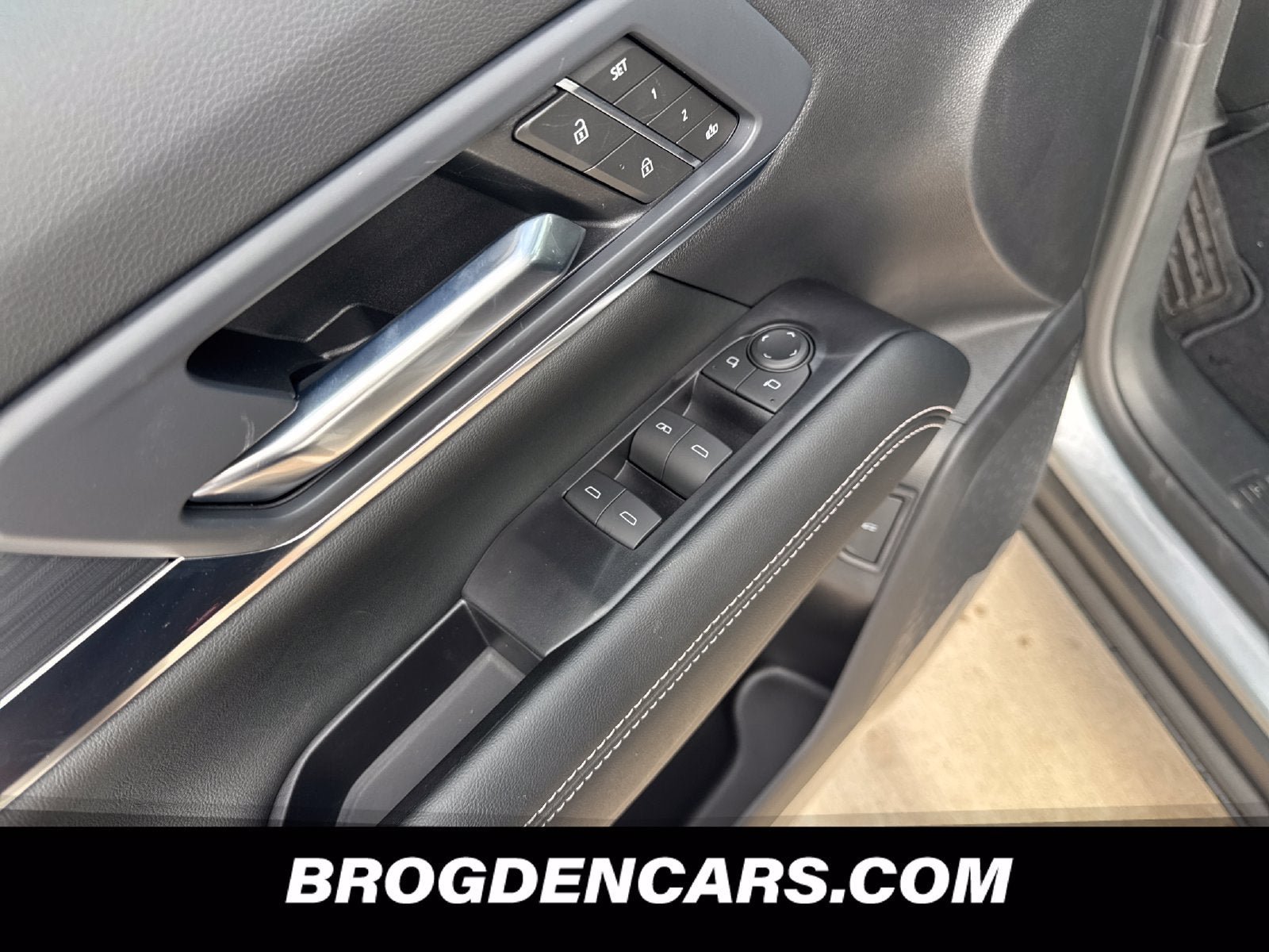New 2027 GMC Terrain Elevation w/ Elevation Premium Package AWD/4WD image 8