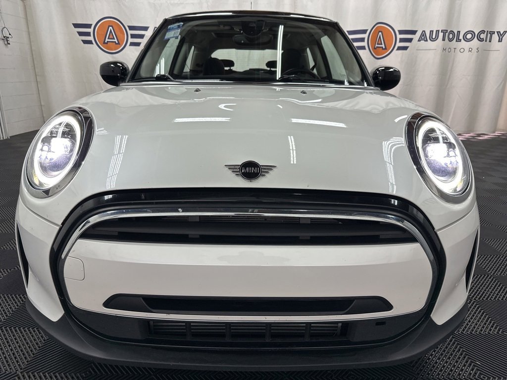 Used 2023 MINI Cooper 2-Door Hardtop image 3